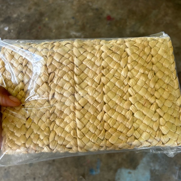 Hacienda Straw Clutch - Picture 6 of 6